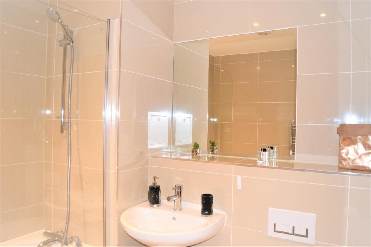 Urban Gem Apartment- Free Parking Enfield